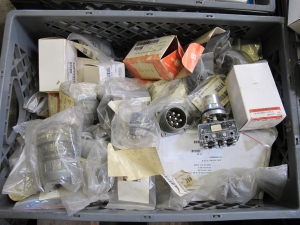 HOWE RICHARDSON SCALE, 28" X 28" SCALE TOP, WITH WEIGHTS, 2000LB CAPACITY. LOADING & HANDLING FEE $15-4529